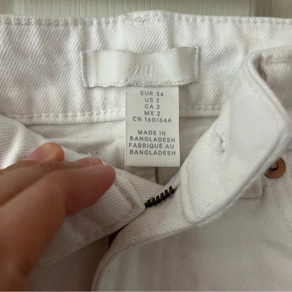 H & M Women’s High-Rise White Cuffed Denim Jeans Pants Size 2 - Picture 4 of 12